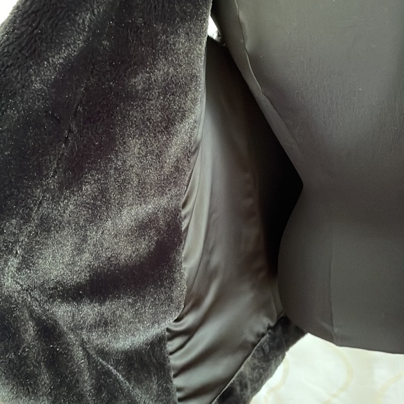 DKNY Black Faux Fur Vest - Picture 7 of 8